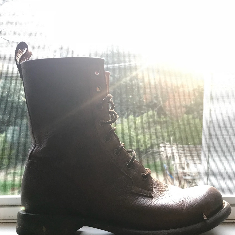 Frye Veronica combat boots. Size 8.5. - Picture 5 of 8